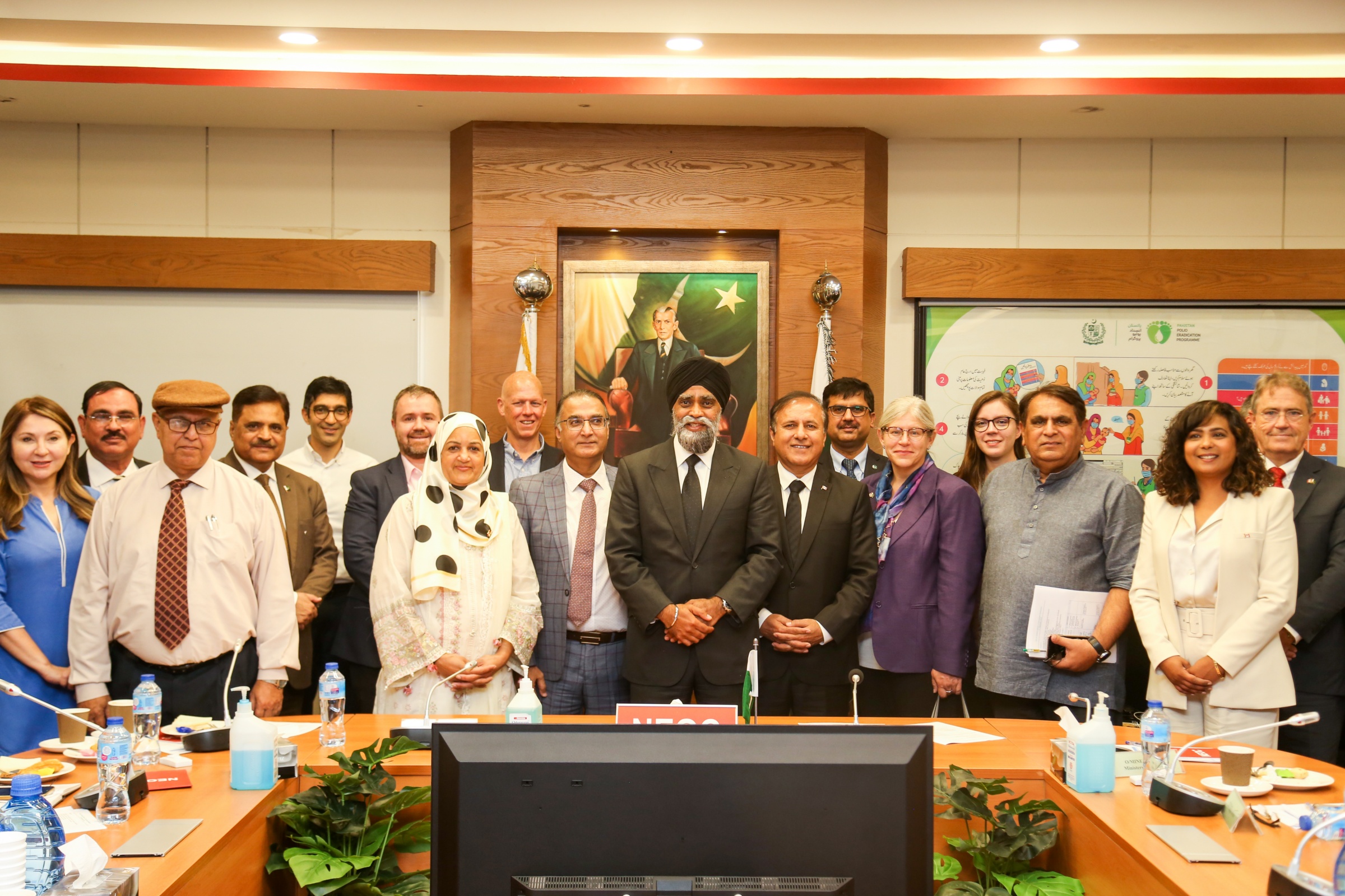 Canada’s delegation visits NEOC