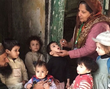 دن ڈھلتے ہی پولیو ویکسینیشن کی سرگرمیاں اپنے عروج پر پہنچ جاتی ہیں