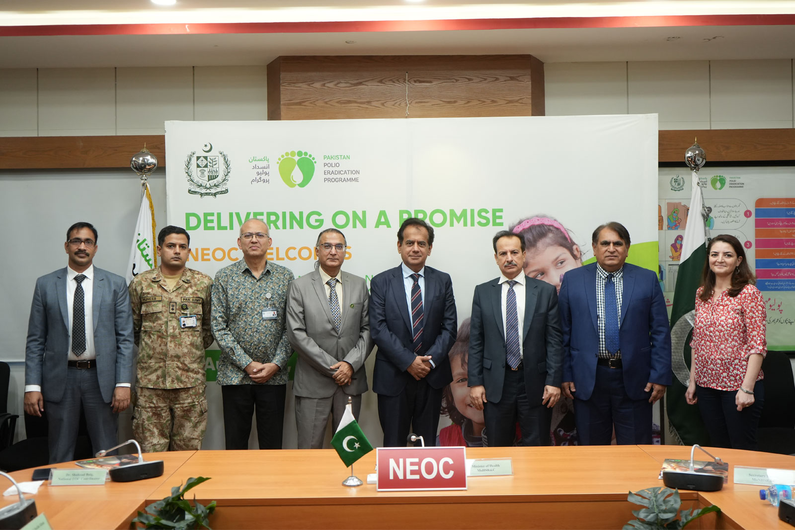 Health minister visits NEOC