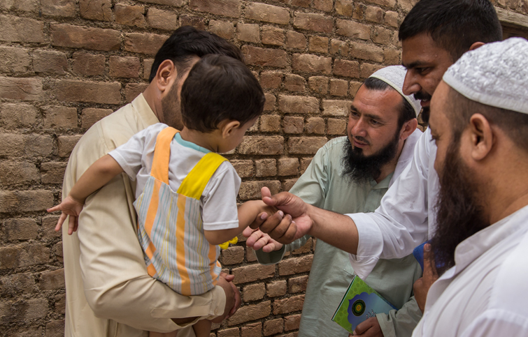 بچوں کی صحت اور پولیو سے بچاؤ کے حفاظتی قطروں کے فروغ میں مذہبی رہنماؤں کا کلیدی کردار